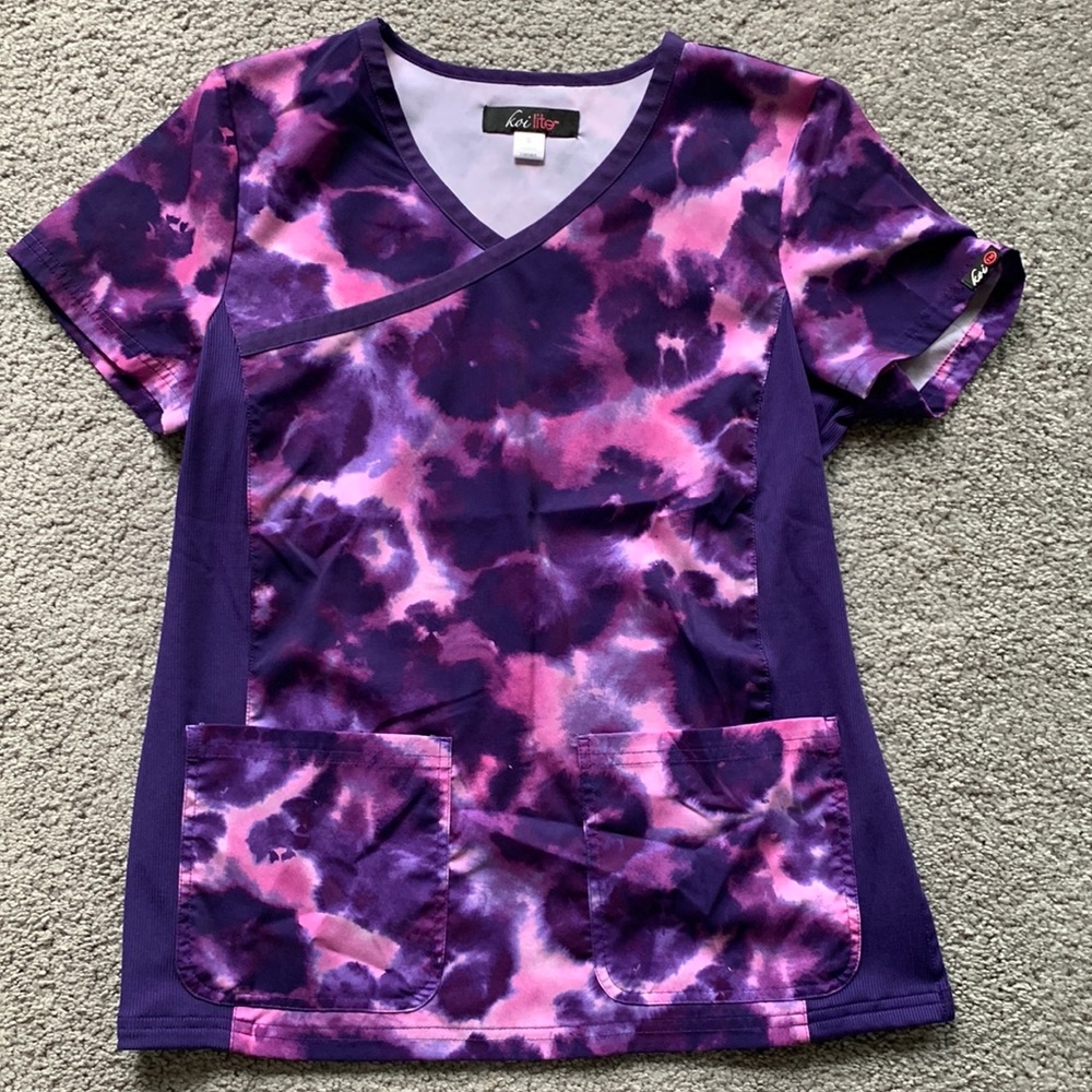 Koi scrub top